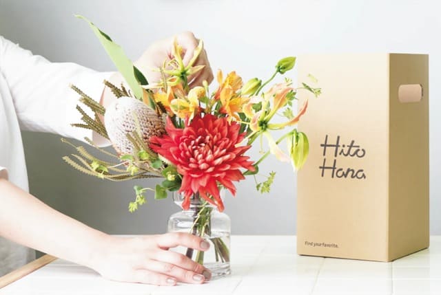 ひとはな（hitohana）のお花は箱に入って手渡し配送される